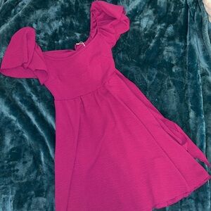 X-Small fuchsia dress with cutout in the back with a bow with fabric straps.